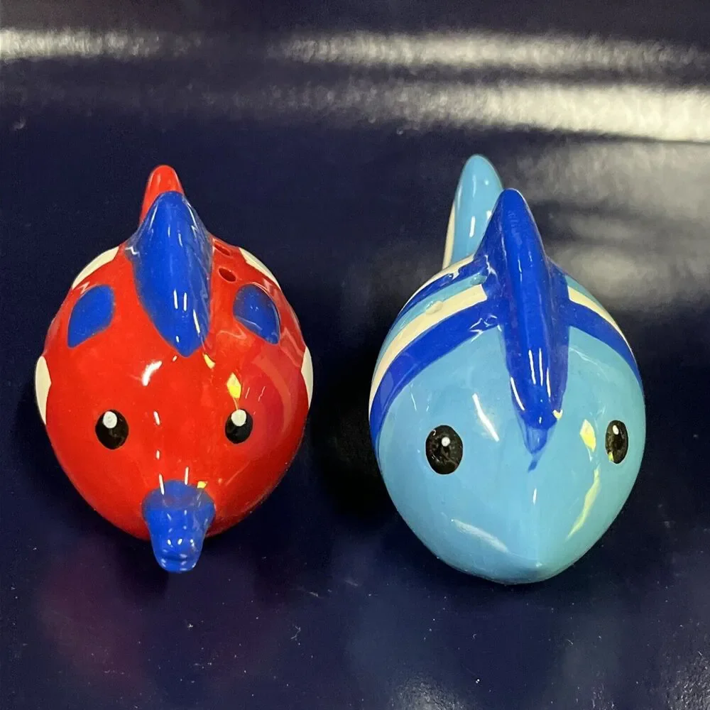 Set Of Ceramic Fish Salt & Pepper Shakers Red/Blue Beach House Tropical -‎ T 7-3